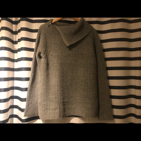 Danier sweater - Picture 2 of 3